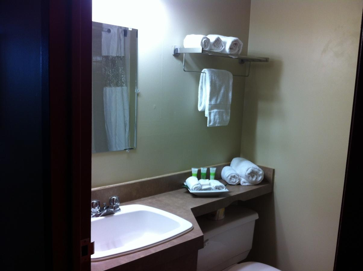 Dartmouth Oceanview Hotel Halifax Room photo